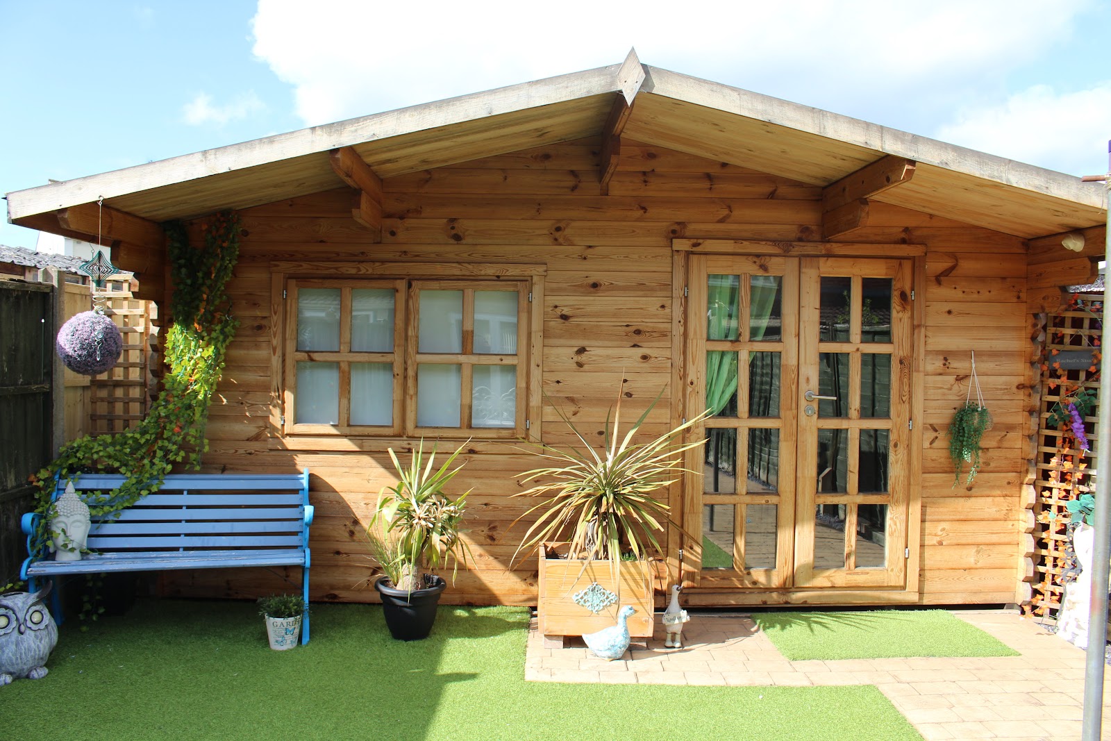 Rachel Faye Photography's garden studio in Potters Green, Coventry